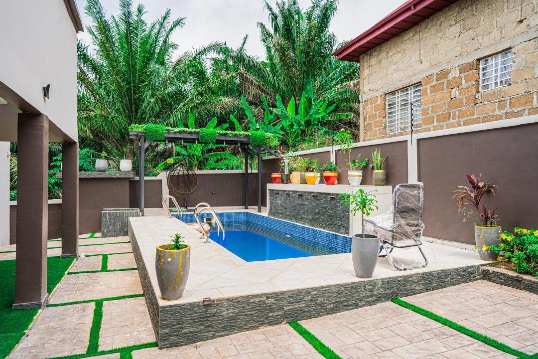 Outdoor swimming pool at Geofranbert Hotel