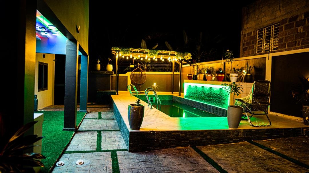 Geofranbert Hotel swimming pool at night